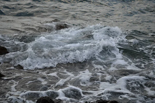 Onde Sul Mare Oceano Tempestoso Rocce — Foto Stock