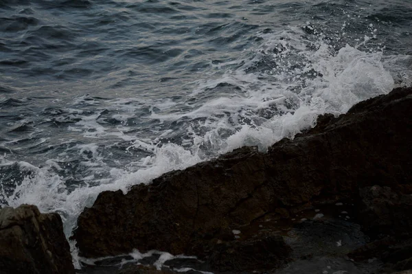 Ondas Mar Batendo Rochas Ondas Mar Batendo Rochas Tempestade Mar — Fotografia de Stock