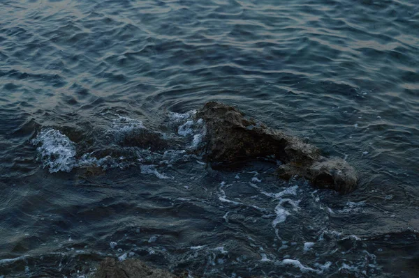 Хорватский Пляж Скалы Пляже Морская Вода Волны Моря — стоковое фото