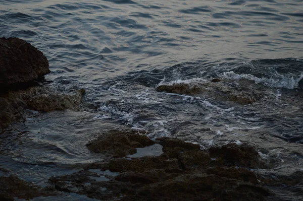 Ondas Mar Colidindo Com Rochas Tempestade Mar Foto Escura Temperamental — Fotografia de Stock