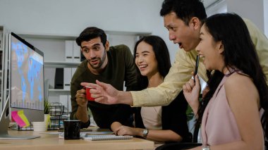 İş pazarlama Ekibi Beyin Fırtınası Planlama Toplantısı