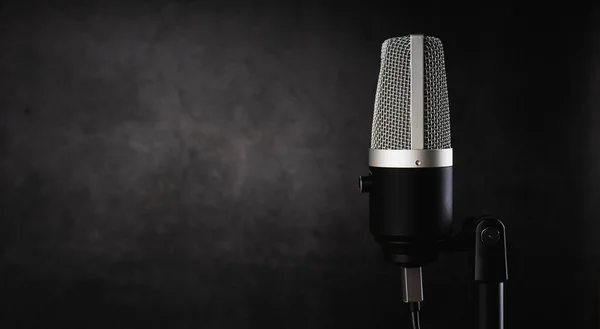 Microphone Audio Record Podcast Concept Single Microphone Dark Shadow Background — Stock Photo, Image
