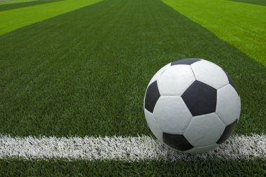 Futbol topu veya futbol futbol sahası üzerinde