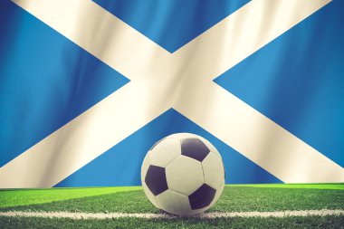 İskoçya bayrağı önünde futbol ile vintage renk