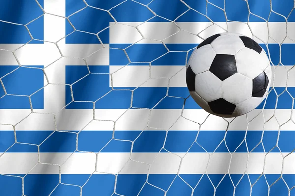 Футбольный мяч на греческом гранж флаге — стоковое фото