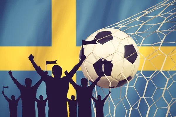 Siluetas de Abanicos de Fútbol con Bandera de Sweden .Cheer Concept vi —  Fotos de Stock
