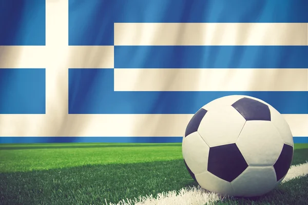 Pelota de fútbol en color griego bandera grunge vintage —  Fotos de Stock