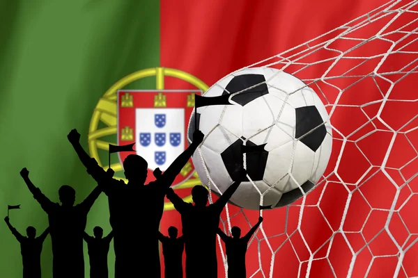 Siluetas de Abanicos de Fútbol con Bandera de Portugal .Cheer Concept —  Fotos de Stock