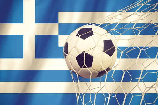 Bola de futebol na bandeira grunge grega cor do vintage — Fotografia de Stock