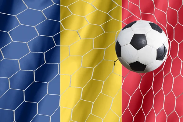 Rumania ondeando bandera y pelota de fútbol en la red de gol —  Fotos de Stock