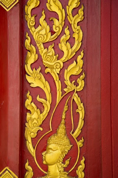 Traditionell thailändsk stil art gold måla mönster på dörren — Stockfoto