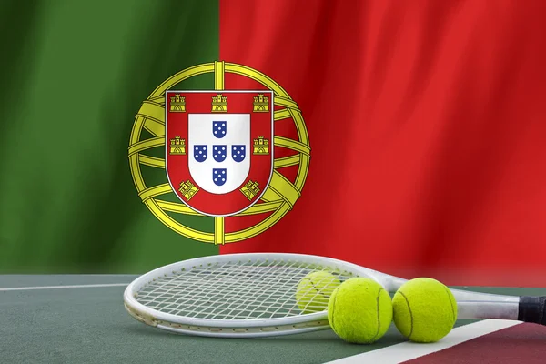 Bandera de Portugal y pelota de tenis en el fondo del estadio Original —  Fotos de Stock