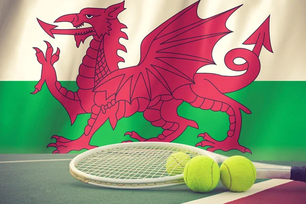 Pelota de tenis en color de la bandera de Gales background.vintage — Foto de Stock