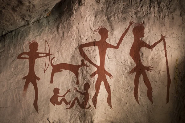 Reproduction of a prehistoric cave painting showing — Stock Photo, Image