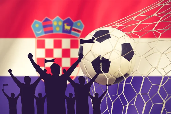 Hırvatistan bayrağı ile siluetleri futbol fanlar. Tezahürat kavramı v — Stok fotoğraf