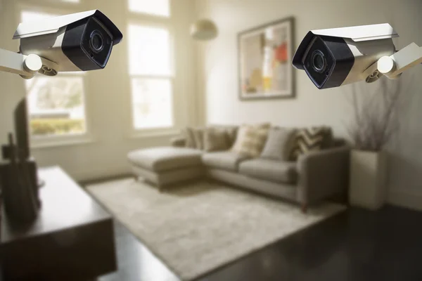 Telecamera di sicurezza CCTV con casa in background — Foto Stock