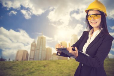 profesyonel Asya iş kadını şantiye denetleme 