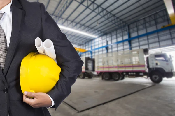 Ingeniero de un trabajador industrial en una fábrica —  Fotos de Stock