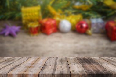 Noel tatil arka plan ile boş ahşap güverte masa w üzerinde