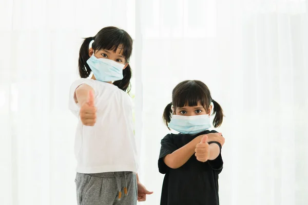 Twee Kleine Aziatische Meisje Dragen Masker Voor Bescherming Van Pm2 — Stockfoto