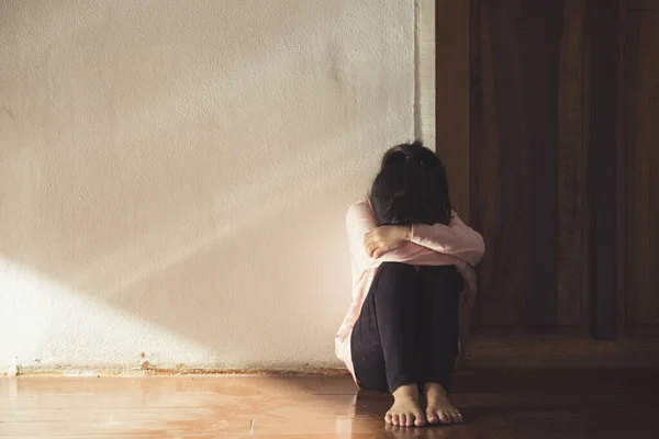 Parents Left Girl Stay Home Alone She Very Poor — Stock Photo, Image