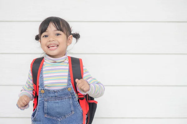Портрет Счастливого Маленького Азиатского Ребенка Белом Фоне — стоковое фото
