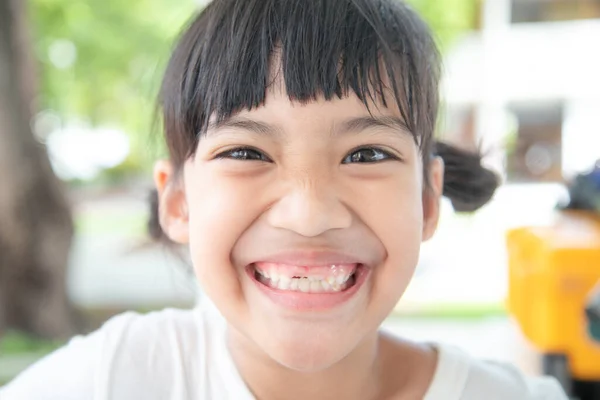 Azji Dzieci Dziewczyna Szczęście Uśmiech — Zdjęcie stockowe