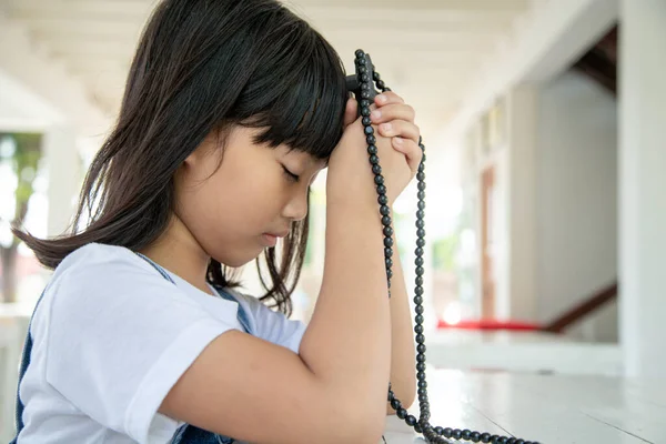 Little Asian Girl Praying Holding Cross Christian Concept — Stock Photo, Image