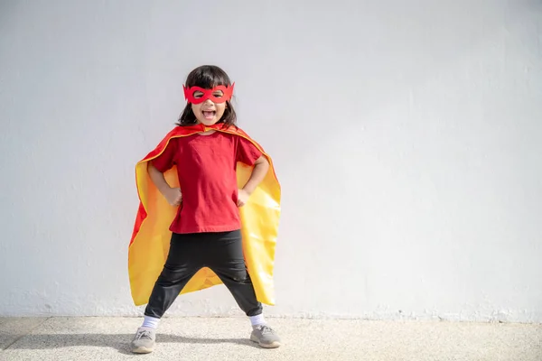 Niño Actúa Como Superhéroe Para Salvar Mundo — Foto de Stock