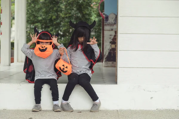 Happy Halloween Sibling Girl Suits Pumpkins Home — Stock Photo, Image