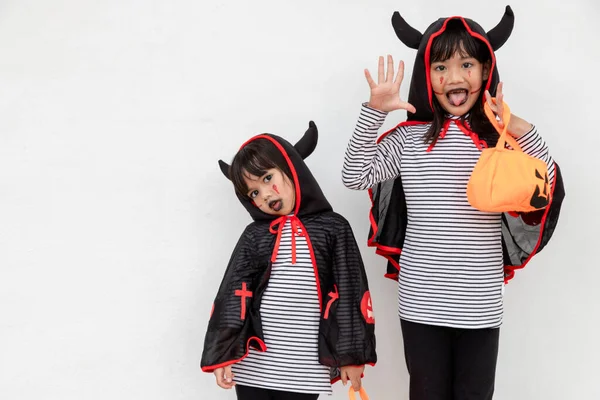 Happy Halloween Two Children Halloween Costumes Pumpkins White Background — Stock Photo, Image