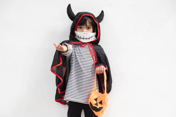 Asian Little Girl Halloween Costume Medical Mask Halloween Safety Measures — Stock Photo, Image