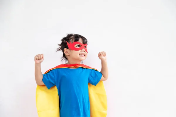 Kleines Mädchen Spielt Superheldin Kind Auf Weißem Hintergrund Girl Power — Stockfoto