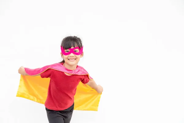 Chica Divertida Jugando Superhéroe Poder Sobre Fondo Blanco Concepto Superhéroe — Foto de Stock