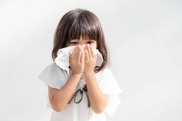 Niña Asiática Enferma Con Estornudos Nariz Tos Fría Papel Tisú — Foto de Stock