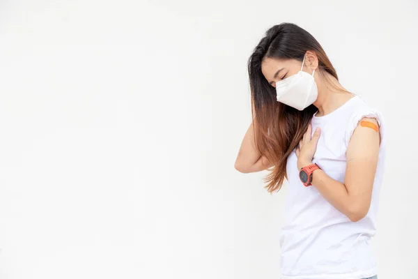 Tıbbi Maskeli Stresli Asyalı Kadın Aşıdan Sonra Etki Etkisinden Korkuyor — Stok fotoğraf