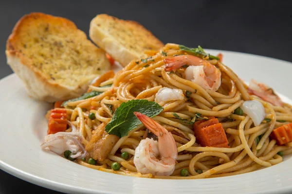 Spaghetti with sauce — Stock Photo, Image