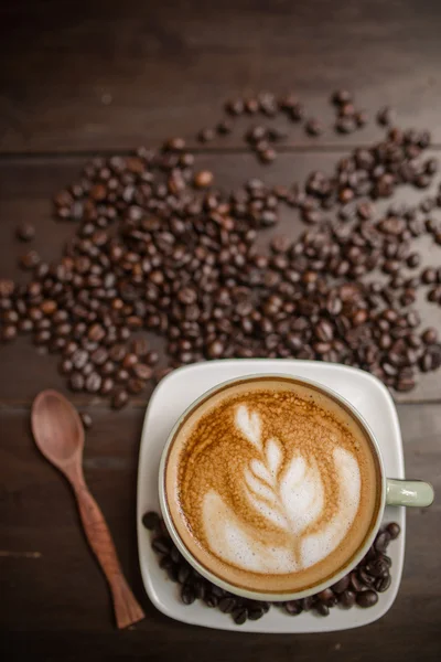 Café Latte Art con grano de café — Foto de Stock