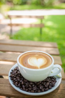 Latte Art kahve kahve çekirdeği ile