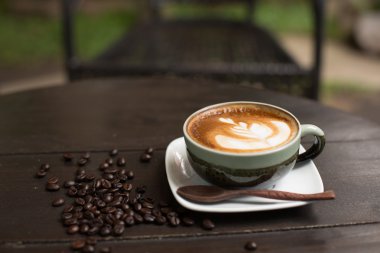 Latte Art kahve kahve çekirdeği ile