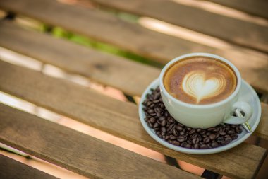 Latte Art kahve kahve çekirdeği ile