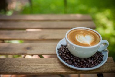 Latte Art kahve kahve çekirdeği ile