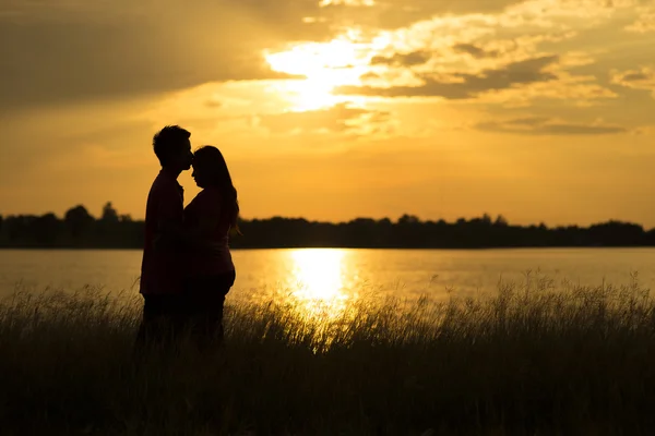 Pareja besándose — Foto de Stock