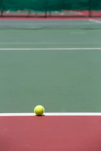 Tennis Ball on the Court — Stock Photo, Image