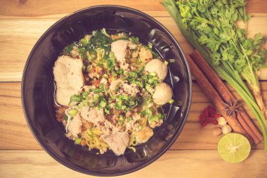 Yakın çekim vintage renk ile lezzetli pirinç noodle