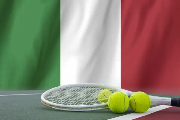 Tennis ball on ITALY flag background. — Stock Photo, Image