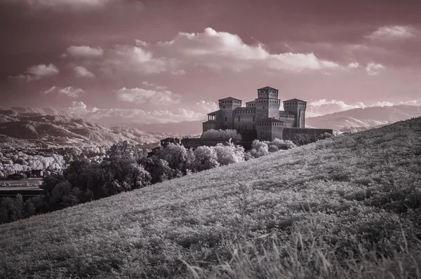 Torrechiara castillo vista infrarroja — Foto de Stock