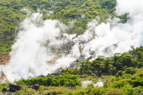 Dolinę Owakudani (wulkaniczne doliny z aktywnej siarki i gorące s — Zdjęcie stockowe