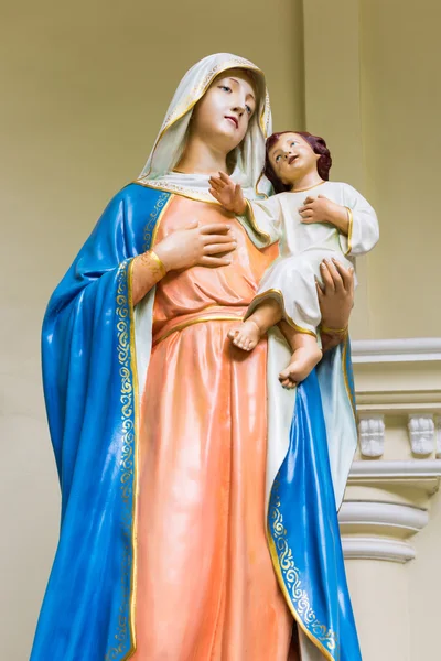 Maria ve İsa heykeli — Stok fotoğraf