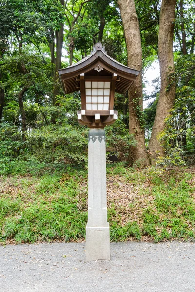 Lâmpada em tample, Japão — Fotografia de Stock